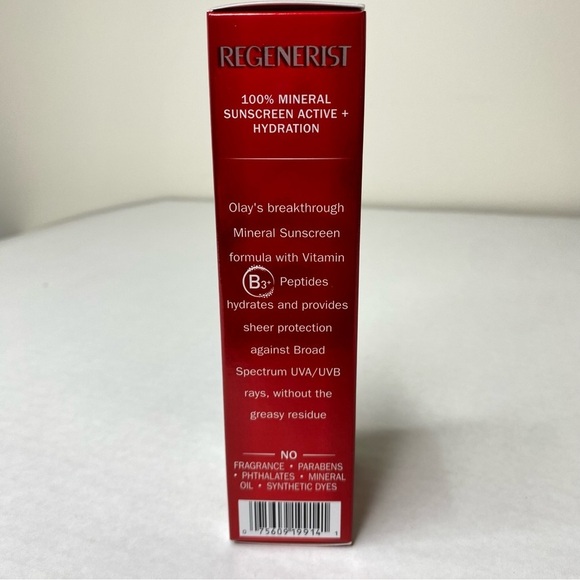 Olay Regenerist Broad Spectrum SPF15 Mineral Sunscreen Hydrating Moisturizer - Picture 2 of 5